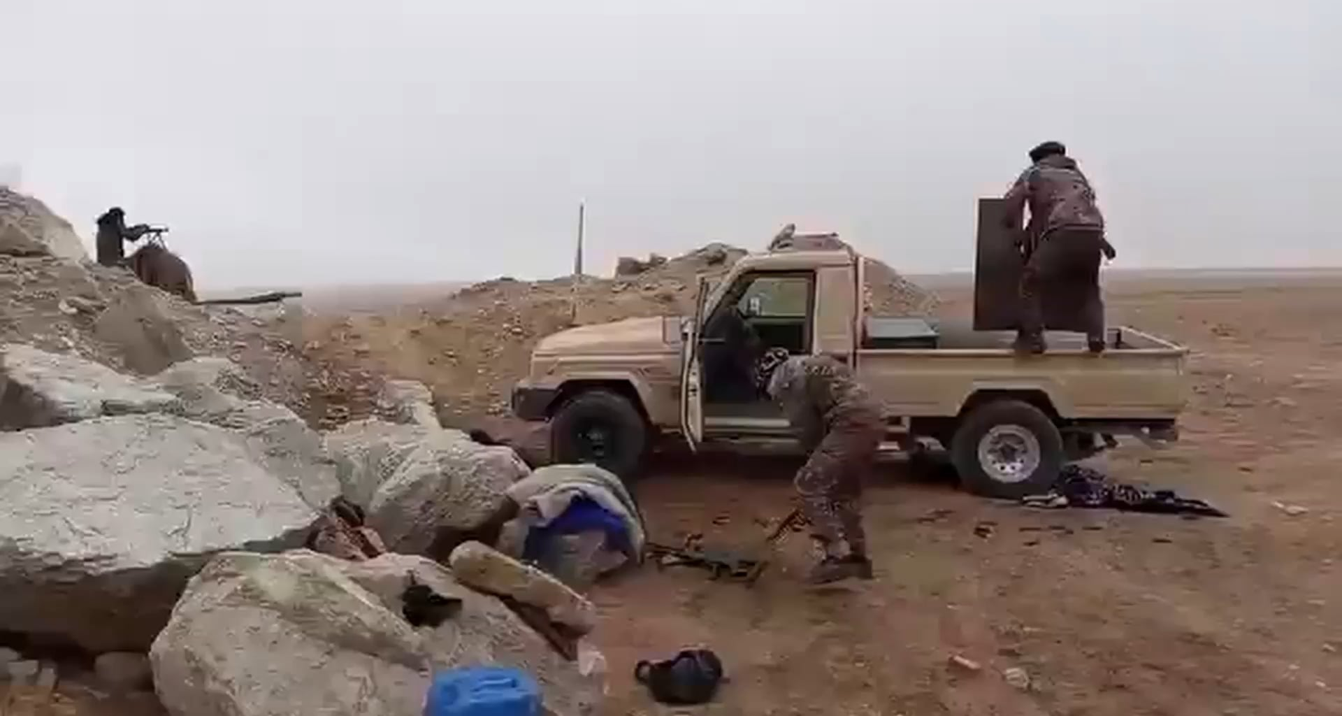 Purported footage of Syrian Democratic Forces skirmishing with the new Syrian government near Raqqa on November 15th