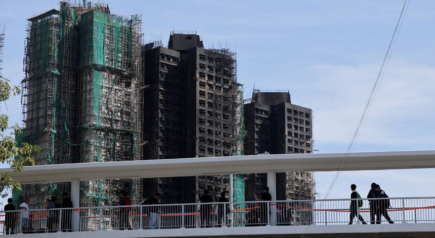Mais de 120 mortos. Concluído combate de dois dias a incêndio em torres de Hong Kong