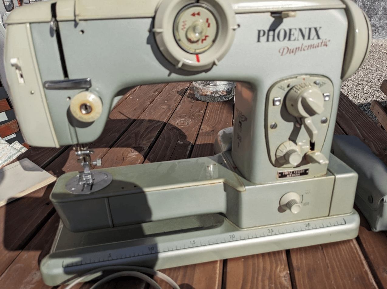 This 62-year-old German Phoenix sewing machine vs modern machines that last 5 years