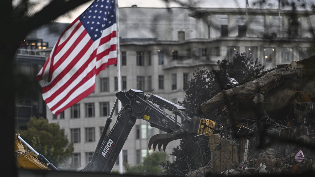 Construction company 'called out' Trump over unpaid White House East Wing demolition bills?