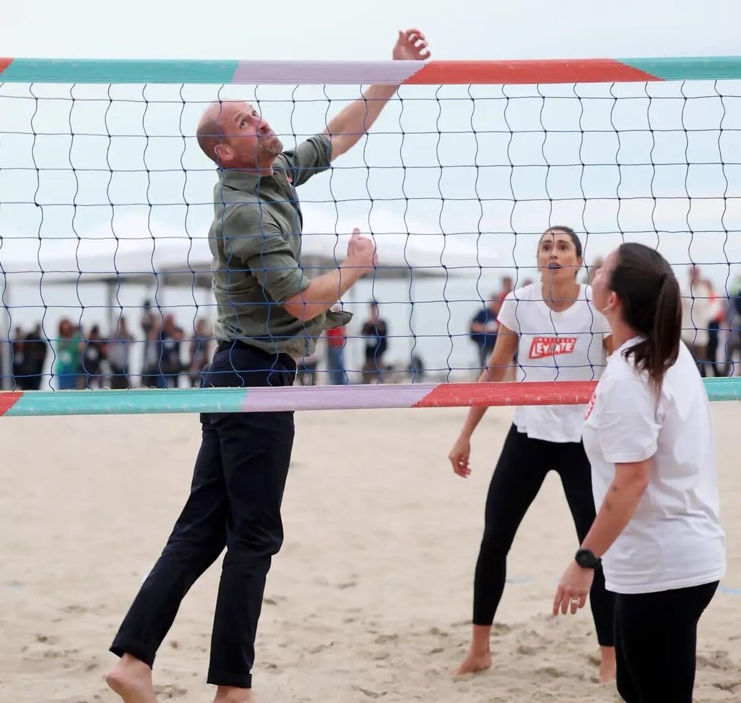 Prince William receives key to city, plays both football and beach volleyball on day 1 of Rio visit for Earthshot 2025