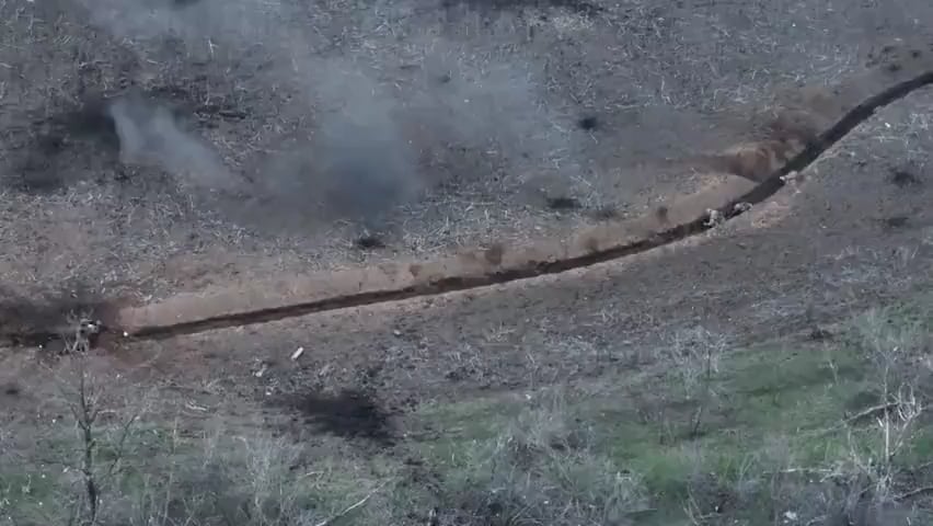 Ukrainians clearing trench 2v3 from recon drones perspective.
