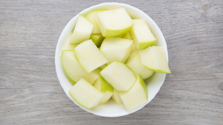 A bowl of Granny Smith apple chunks