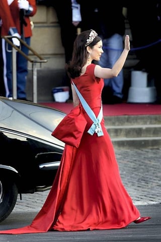 Regal Style Diaries 👑: Mary’s Iconic Gowns