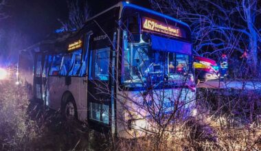 Na východe havaroval autobus, hlásia viacero zranených