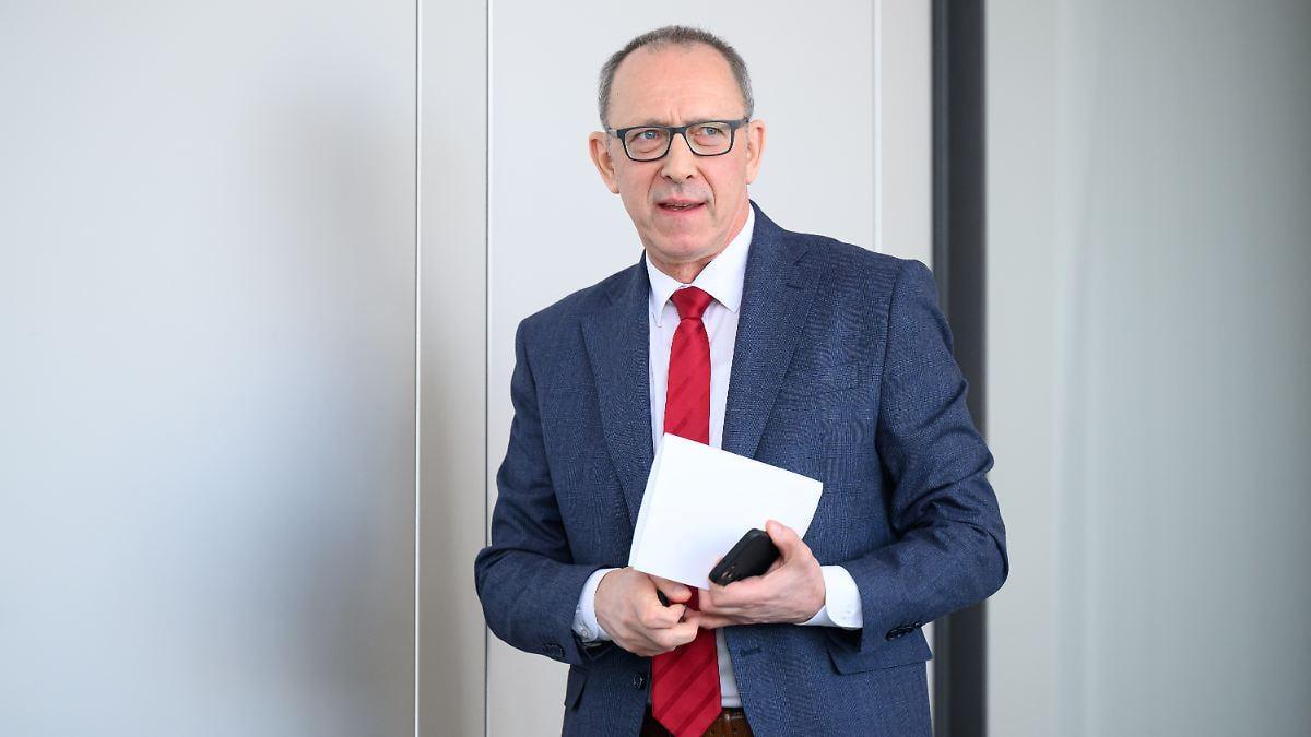 Union empört über AfD-Russland-Reise: "Das ist Landesverrat"