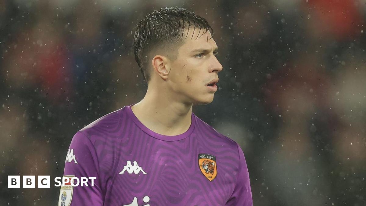 Ivor Pandur in match action for Hull City