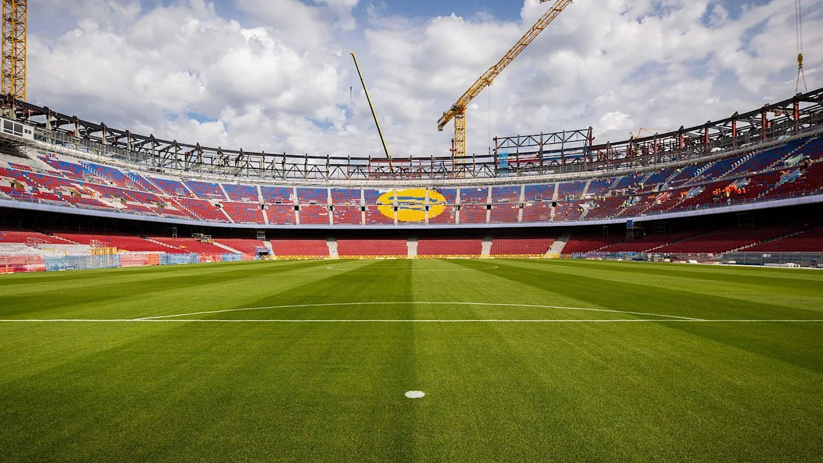 Workers’ Union protest outside Camp Nou – contractors using migrant labour in illegal conditions