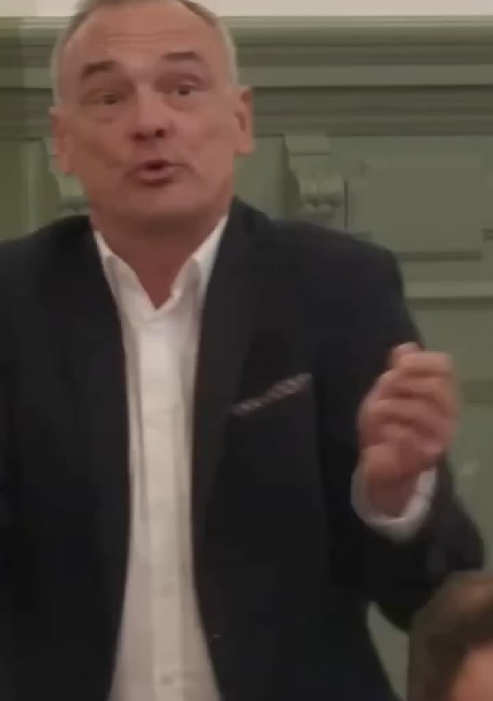 Két bukott Fideszes polgármester (Borkai, Dézsi) neki akart menni a jelenlegi győri polgármesternek. Égés lett belőle...