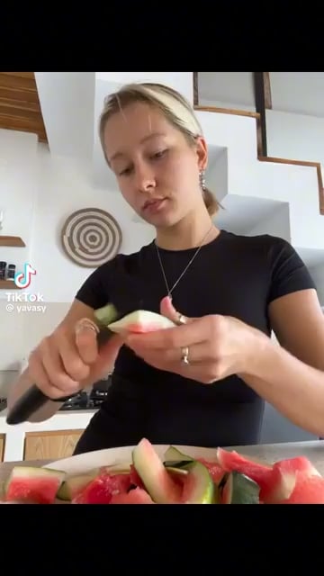 Becoming a Dutch woman in 2 simple steps