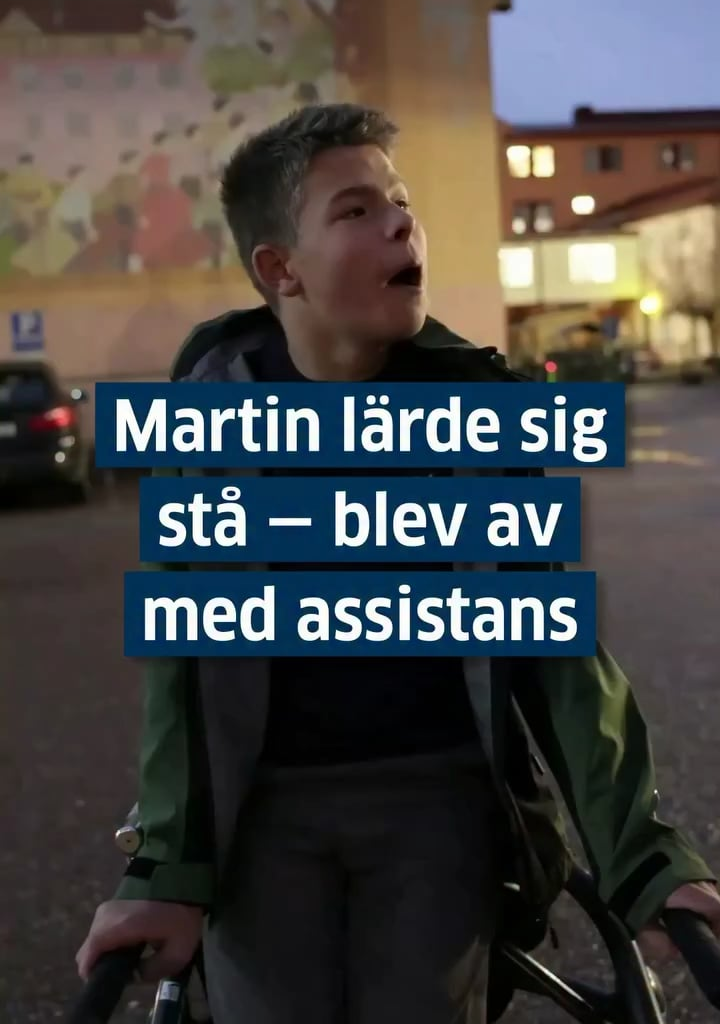 CP skadat barn lär sig att stå i 30 sekunder och blir av med sin assistans.