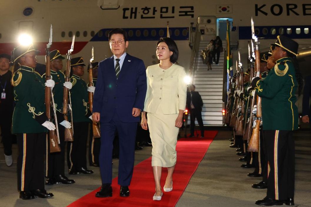 Lee arrives in Johannesburg to attend G20 summit