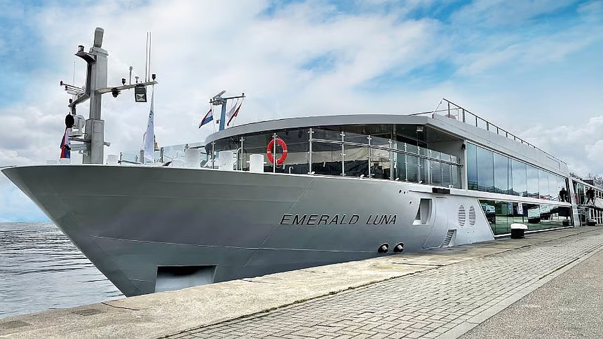 Fire ignites on river cruise ship in Arnhem, Netherlands