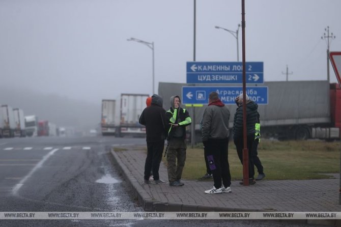 Stop kadras iš belta.by video/Baltarusijoje įstrigo Lietuvos bendrovių vilkikai
