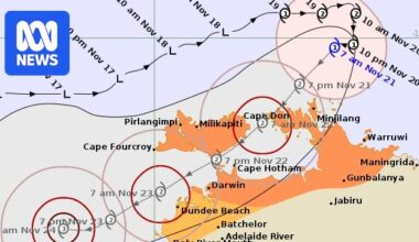 BOM declares cyclone warning for Darwin as Fina intensifies, tracks south-west