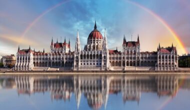 Nem normális hogy ebben az országban 27%-áfa van és a vásárlókra áthárított 4,5% kereskedelmi adóval az állam mindenen 31,5%-ot kaszál. Mit kapunk cserébe? A kózházba meghalni járnak az emberek, lerohadó közlekedési infrastruktúra. Európaleső korrupció. Listáznak, poloskáznak. Minden  1/3 az államé