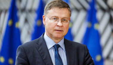 Валдис Домбровскис: България теоретично може да кандидатства и за трето плащане по ПВУ през 2025 г.