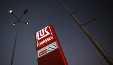 Bulgaria moves to prevent shutdown of its only oil refinery ahead of US sanctions