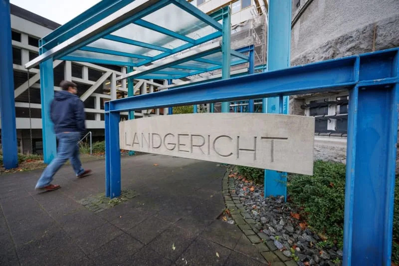 A man arrives to the Bielefeld District Court to attend a trial against a gang of traffickers of prostitutes to Germany. The ten defendants, aged between 29 and 64, are suspected of smuggling Thai women and transsexuals into Germany on a commercial and gang basis. Friso Gentsch/dpa