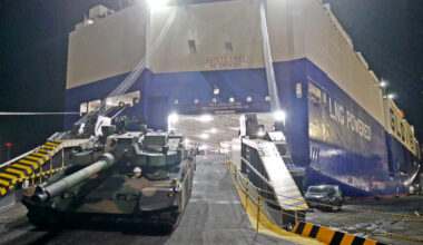 Korean-made K2 tanks are being offloaded from Hyundai Glovis' carrier at Poland's Gdansk Port on Nov. 13. [HYUNDAI GLOVIS]