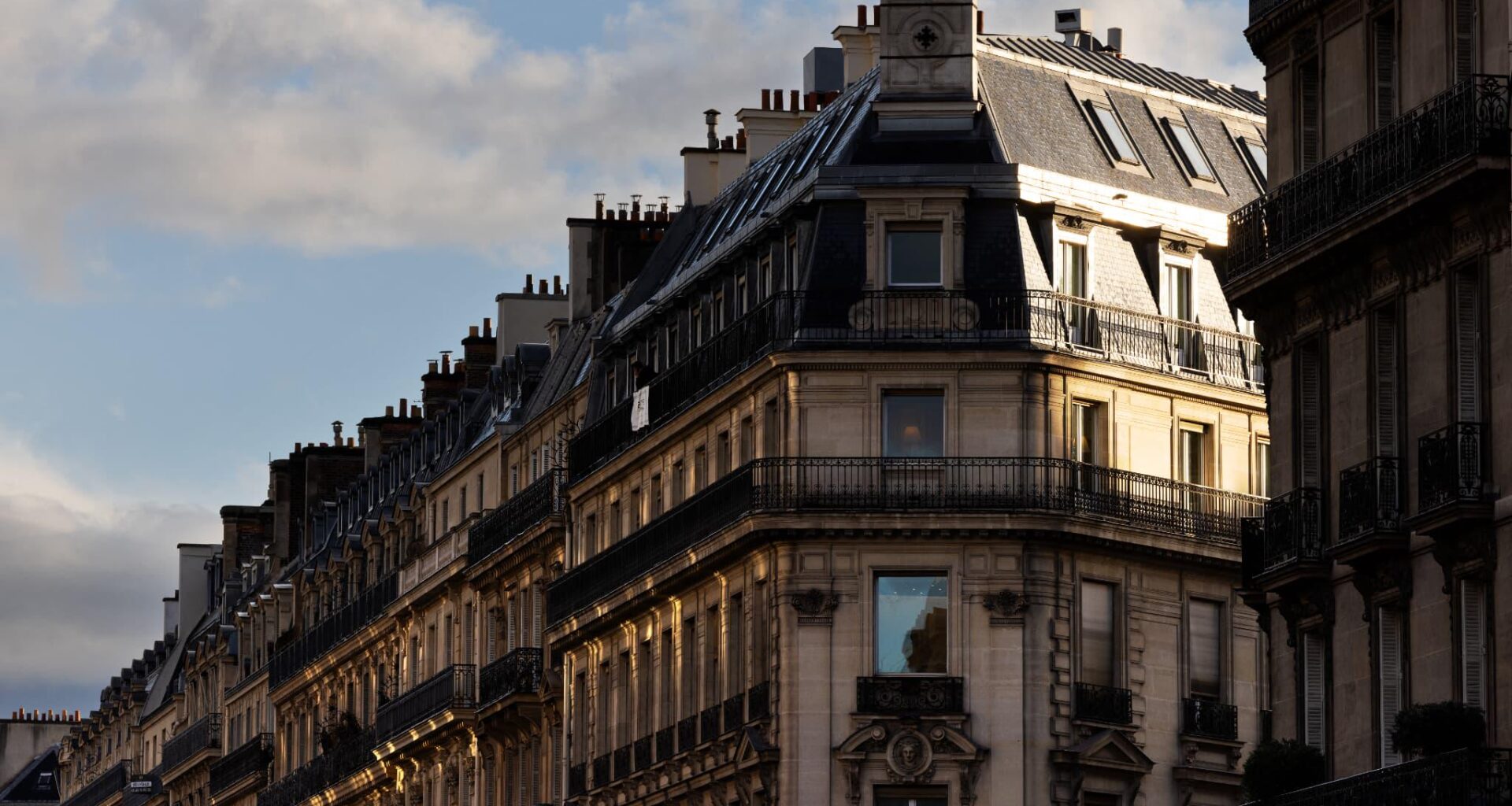 À Paris, un débarras de 2m² mis en vente pour 14.000 euros, selon l'annonce il peut se "transformer en un espace de vie cosy et intimiste"