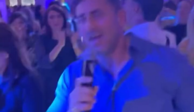 Шефа на НАП - Румен Спецов, разпуска в дискотеката на Слави Трифонов "Копелета гадни бяхме всичките до един, ала така ни обичахте".