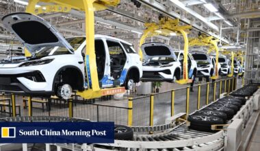 China’s factory activity contracts in November for 8th month in a row