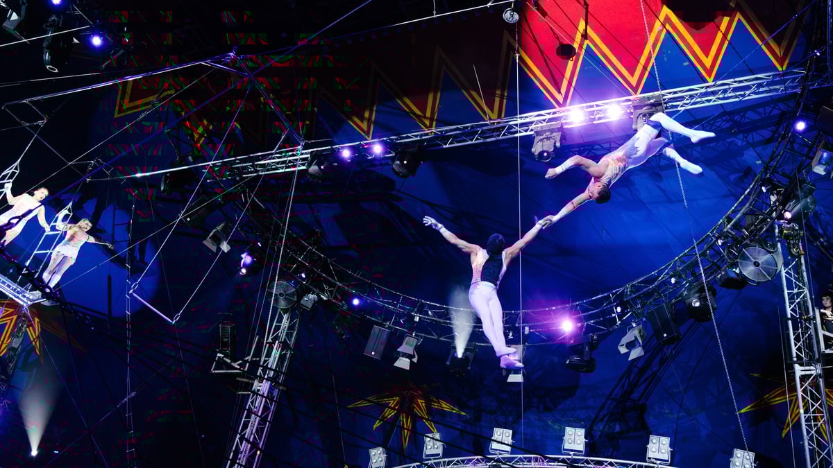 Cirque de Lux will be back in the Glacis park this year