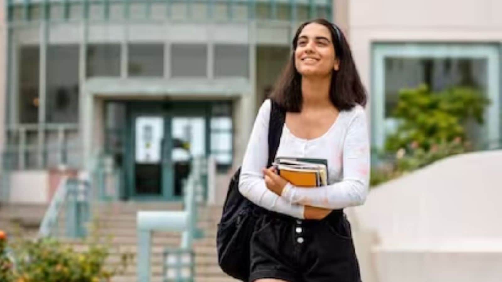 International business and trade roles allow CAT graduates to work in global markets. Professionals manage export-import operations, cross-border partnerships, and international marketing strategies. It is ideal for those who aspire to work with multinational companies and handle global assignments.