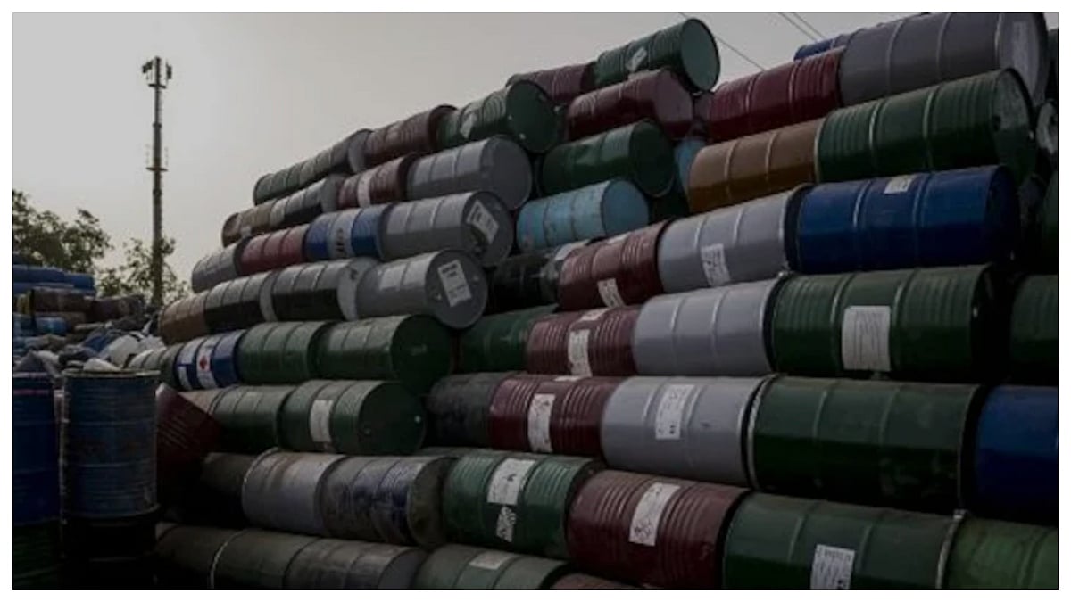 Russian Oil Barrels Stranded At Sea, Crude Prices Slide Further As Peace-Deal Signals Grow Stronger