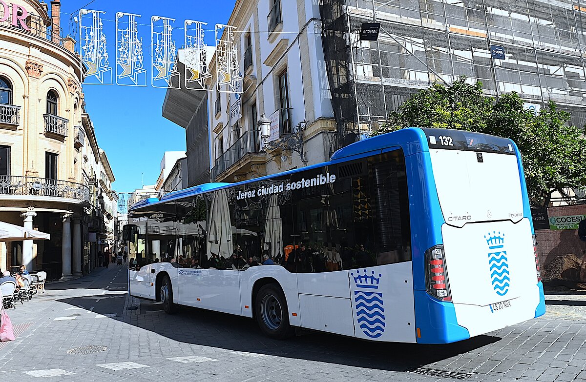 El Ayuntamiento pone en marcha un servicio de autobuses lanzadera para facilitar la movilidad de cara a la celebración de las zambombas de Navidad
