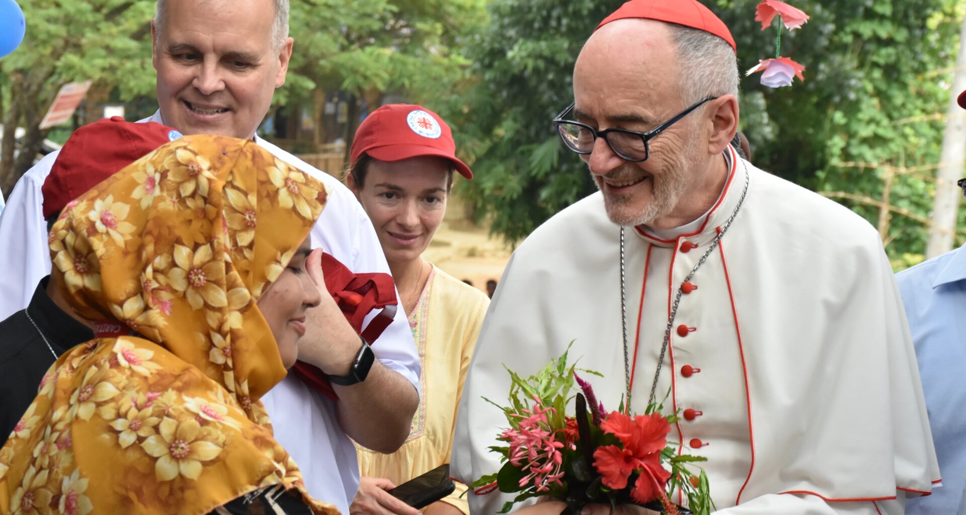 Cardinal Michael Czerny brings hope to Bangladesh’s displaced Catholics and Rohingya refugees