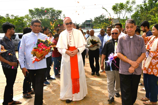Cardinal Michael Czerny, SJ, meets with Rohingya in Cox’s Bazar on Sunday, Nov. 3, 2025. Credit: Caritas Bangladesh