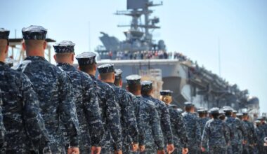 "To ni vaja, vsi vojaki takoj v baze": se otok pripravlja na najhujše?