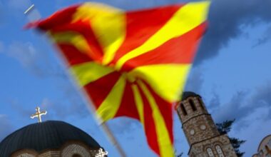 Премиерът на Северна Македония обвини България в тормоз