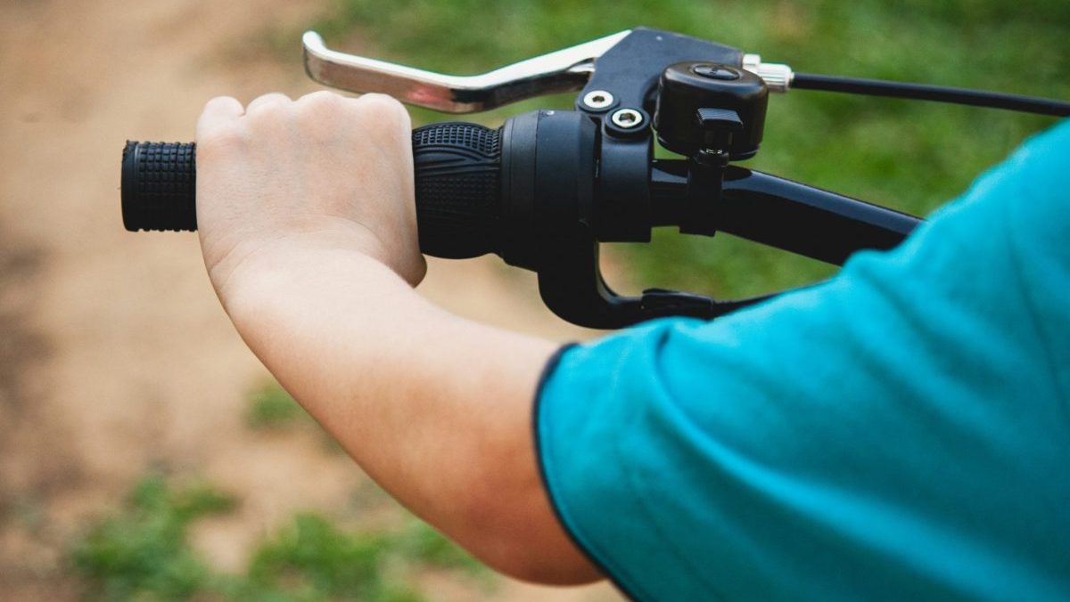 Organizácie kritizujú zákon o cestnej premávke- Správy STVR