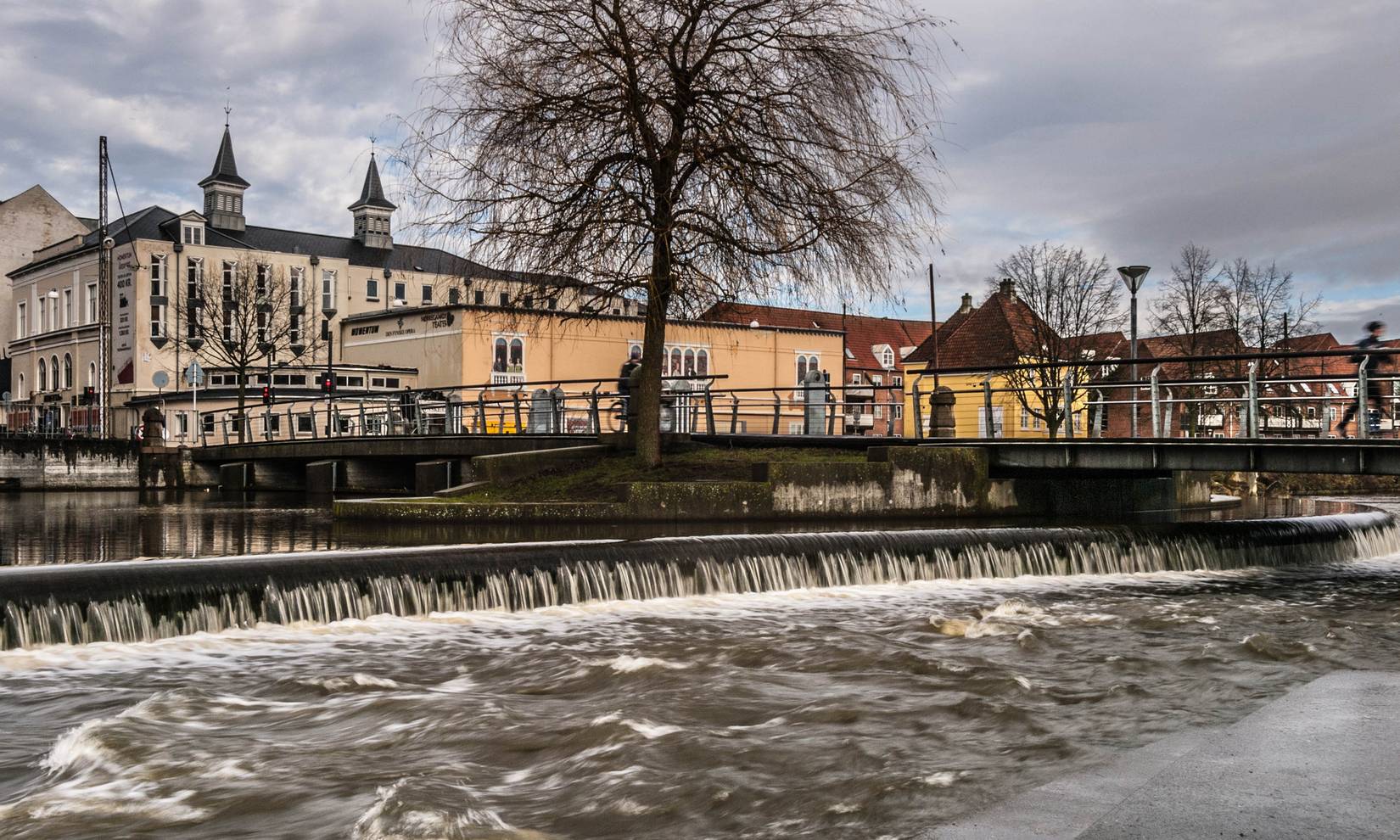 Photo of Munke Mølle from a river in Odense City