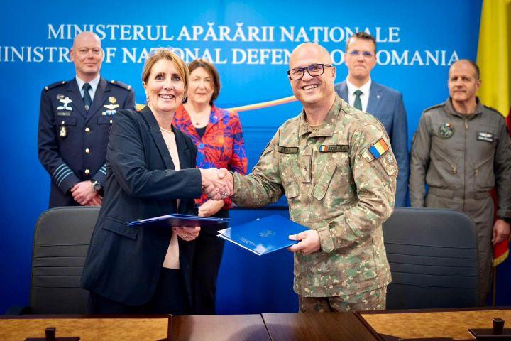 Dutch, Romanian leaders at agreement signing