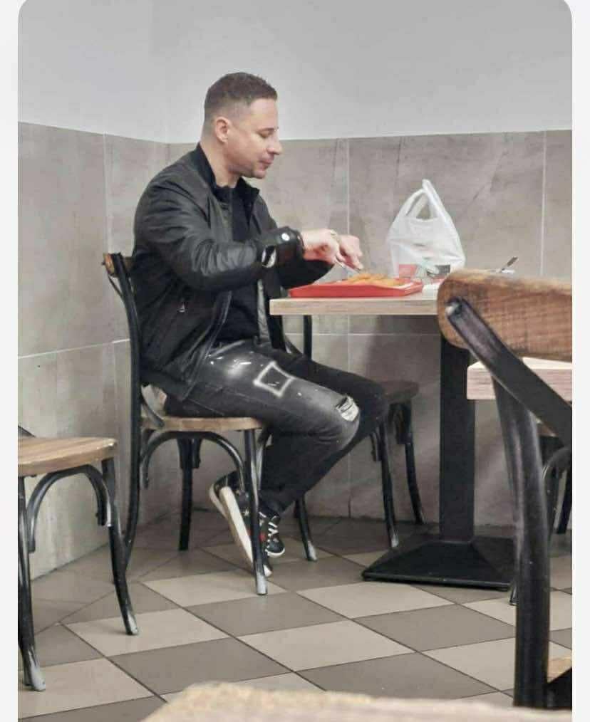 Schadl György kemény házi őrizete... Kínaiban tömi a fejét (Hadházy)