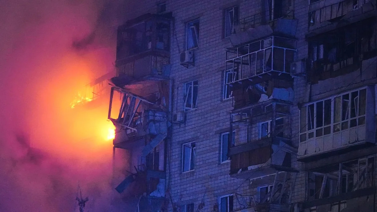 Russia strikes Ukraine as Zelenskyy's negotiators meet with top Trump officials