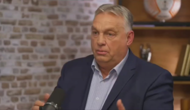 Orbán nagy mókamester: szerinte a magyar fociklubok tőkehiányosak, nincs elég pénzük, az állam pedig nem ad nekik egy fillért se, csak a nagy állami cégek, DE AZ MÁS