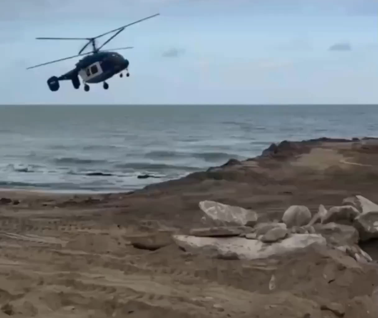 The moment of yesterday's Ka-226 helicopter crash in Russia with employees of the military plant "Kizlyar Electromechanical Plant"

The accident killed the deputy general director, chief engineer and chief designer