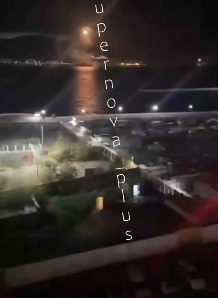 Russian Air Defense misses Neptune cruise missiles in Novorossiysk right before being hit