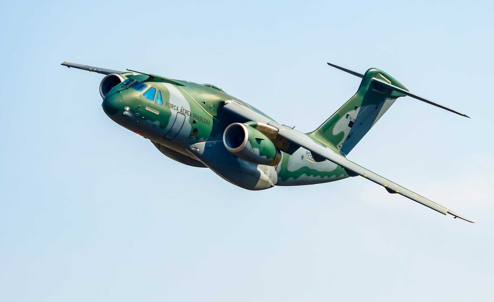 Embraer KC-390 Millennium performing