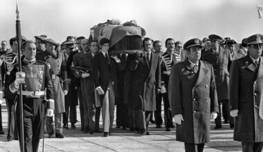 «Franco, resucita, España, te necesita», aquel eco en la Plaza de Oriente