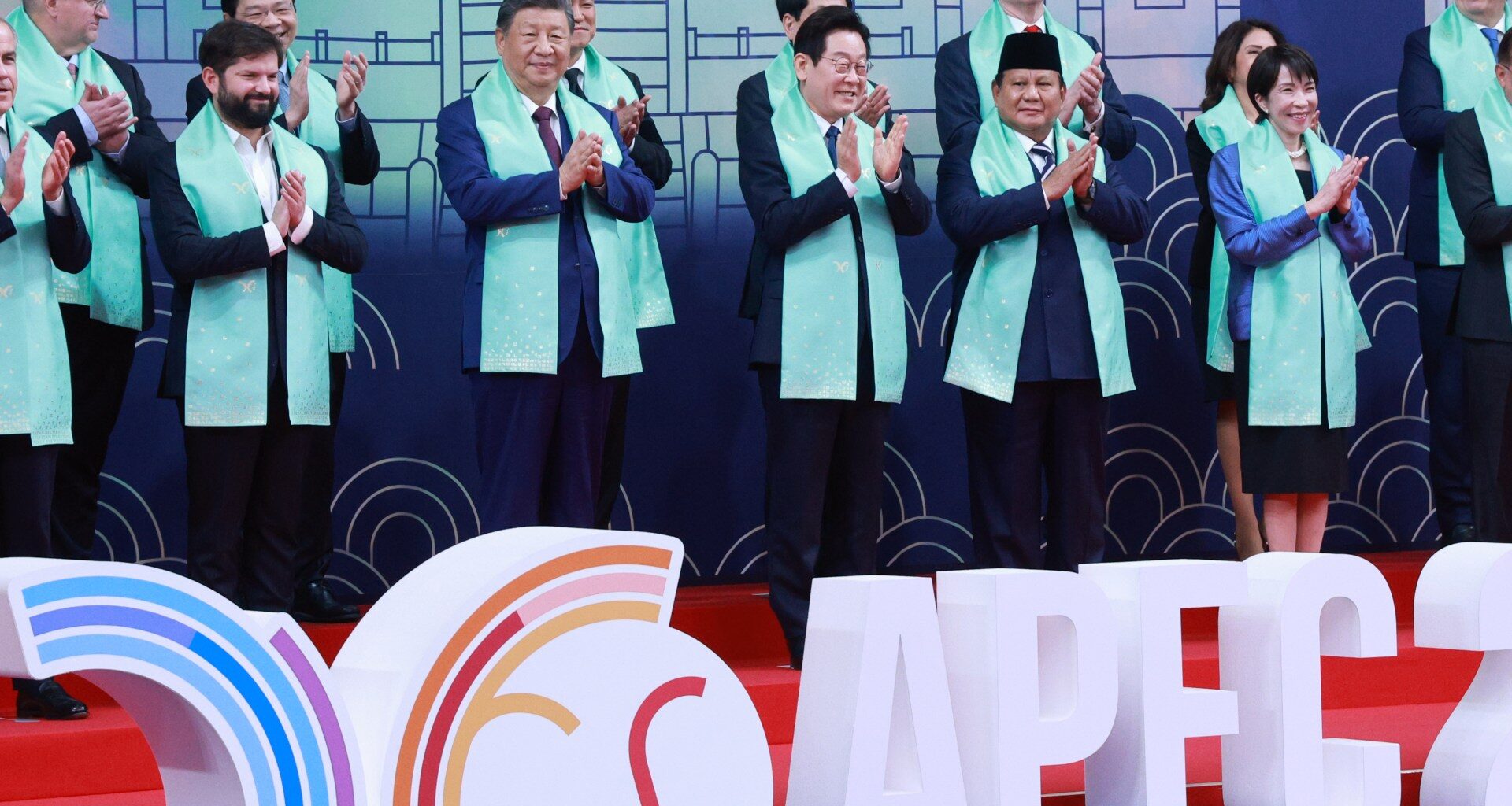 APEC leaders wrap up summit after Trump and Xi reach truce in trade war | Business and Economy News