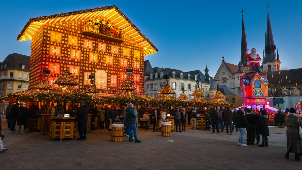 In der Hauptstadt herrscht – wie hier auf dem Knuedler – Weihnachtsstimmung.