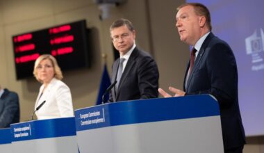 Henna Virkkunen, Valdis Dombrovskis and Michael McGrath stand at a podium at the European Commission.