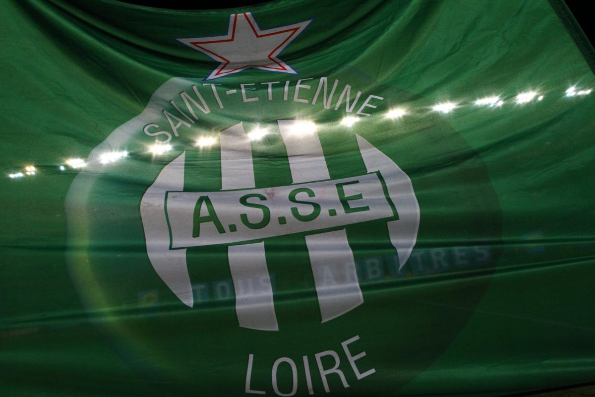 La rencontre du 7e tour de Coupe de France entre Quetigny, club de Régional 2, et Saint-Etienne stoppée à la mi-temps à cause du brouillard - L'Équipe