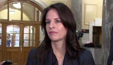 Maths curriculum changes defended by minister amid teacher outcry